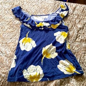 Blue floral patterned blouse size S/P old navy, like new